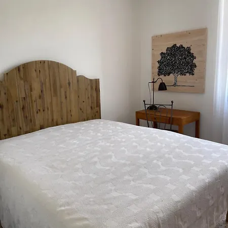Villa Pres De La *