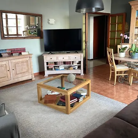 Villa Pres De La *